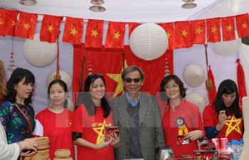 Vietnam participates in charity fair in India