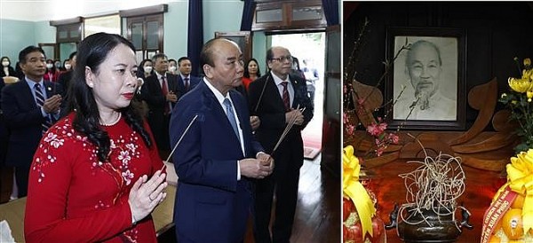 President Nguyen Xuan Phuc offers incense to President Ho Chi Minh