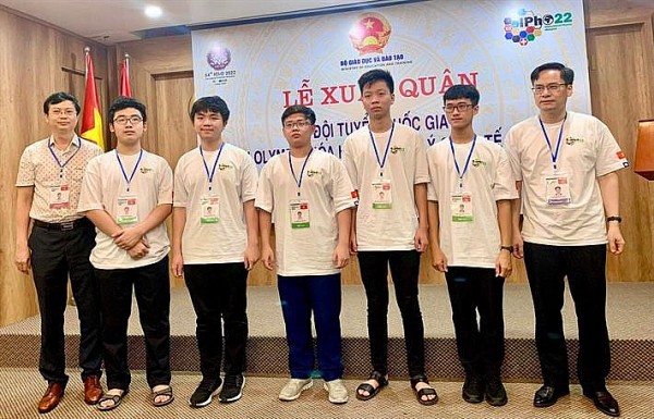 Vietnamese students bag five medals at International Physics Olympiad 2022