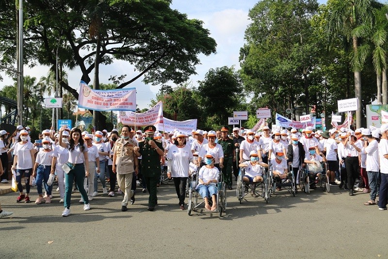 Over 5,000 people walk for AO victims in HCM City | Society | Vietnam+ (VietnamPlus)