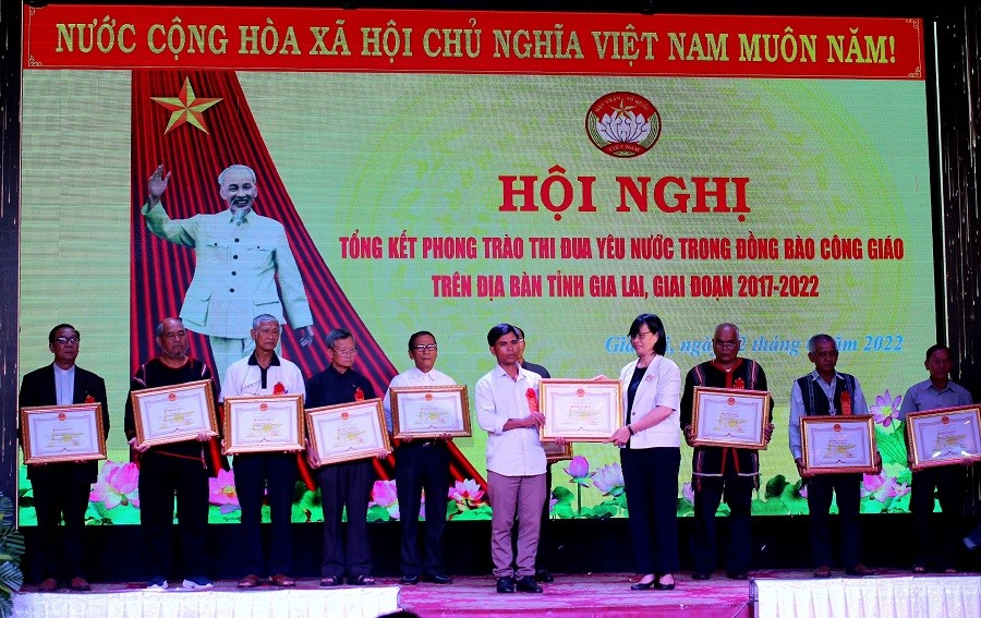 The Catholics in Gia Lai province were commended for their outstanding achievements in the patriotic emulation movement for the 2017-2022 term. (Photo: VNA)