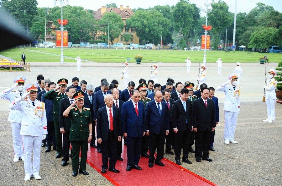Các đồng chí lãnh đạo, nguyên lãnh đạo Đảng và Nhà nước lãnh đạo các ban, bộ, ngành, đoàn thể Trung ương viếng Chủ tịch Hồ Chí Minh. (Nguồn:  TTXVN)