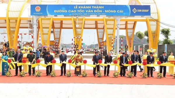 Prime Minister Pham Minh Chinh attends the inauguration ceremony of Van Don - Mong Cai highway