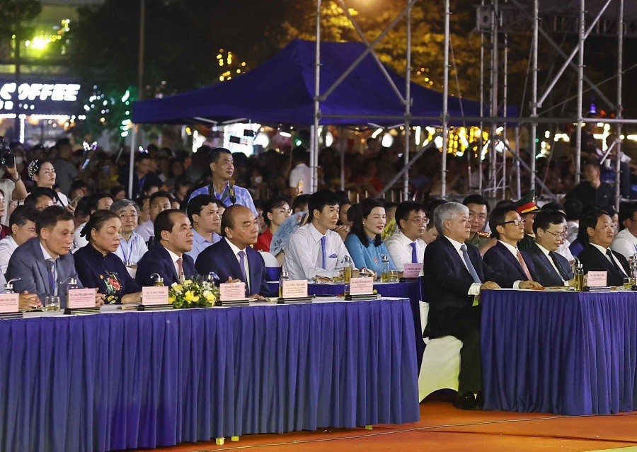 Chủ tịch nước Nguyễn Xuân Phúc và các đại biểu dự buổi lễ. (Nguồn: TTXVN)
