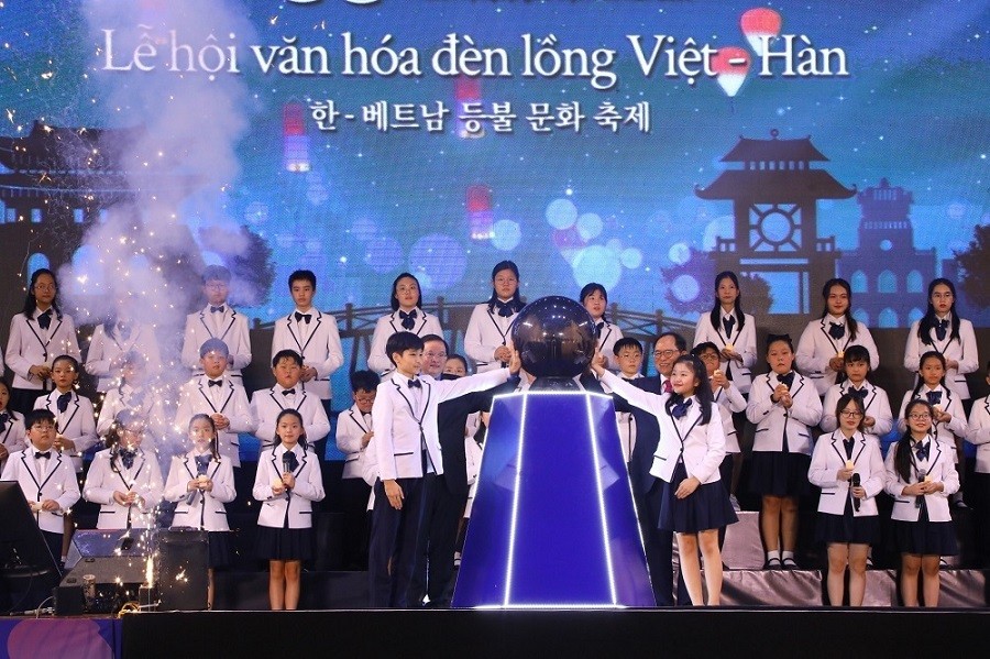 The Vietnam-Korea Lantern Cultural Festival kicks off. (Photo: VNA)
