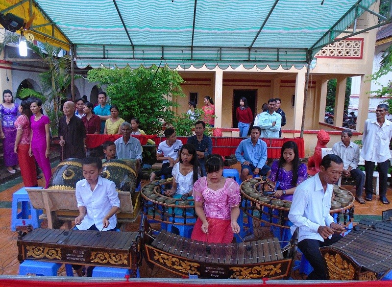Không khí rộn ràng của đồng bào Khmer đón mừng lễ Senđônta của đồng bào Khmer năm 2022 diễn ra từ ngày 24-26/9. (Ảnh: Phương Nghi) Không khí rộn ràng của đồng bào Khmer đón mừng lễ Senđônta của đồng bào Khmer năm 2022 diễn ra từ ngày 24-26/9. (Ảnh: Phương Nghi)