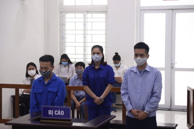 The Hanoi People’s Court on October 8 gave imprisonment sentences to three persons for illegally bringing two Chinese to Vietnam amid the COVID-19 pandemic. (Photo: Internet)