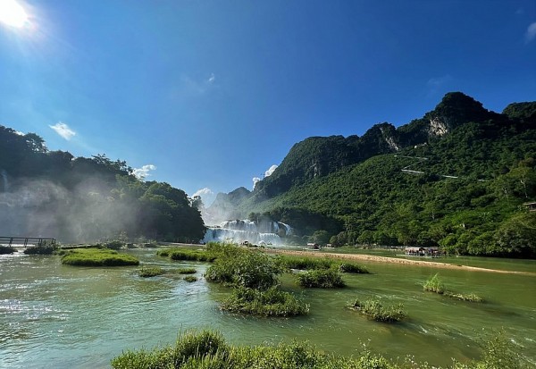 The sparkling beauty of Ban Gioc Waterfall