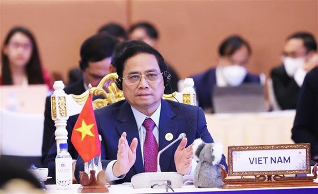 PM attends ASEAN summits with partners in Phnom Penh