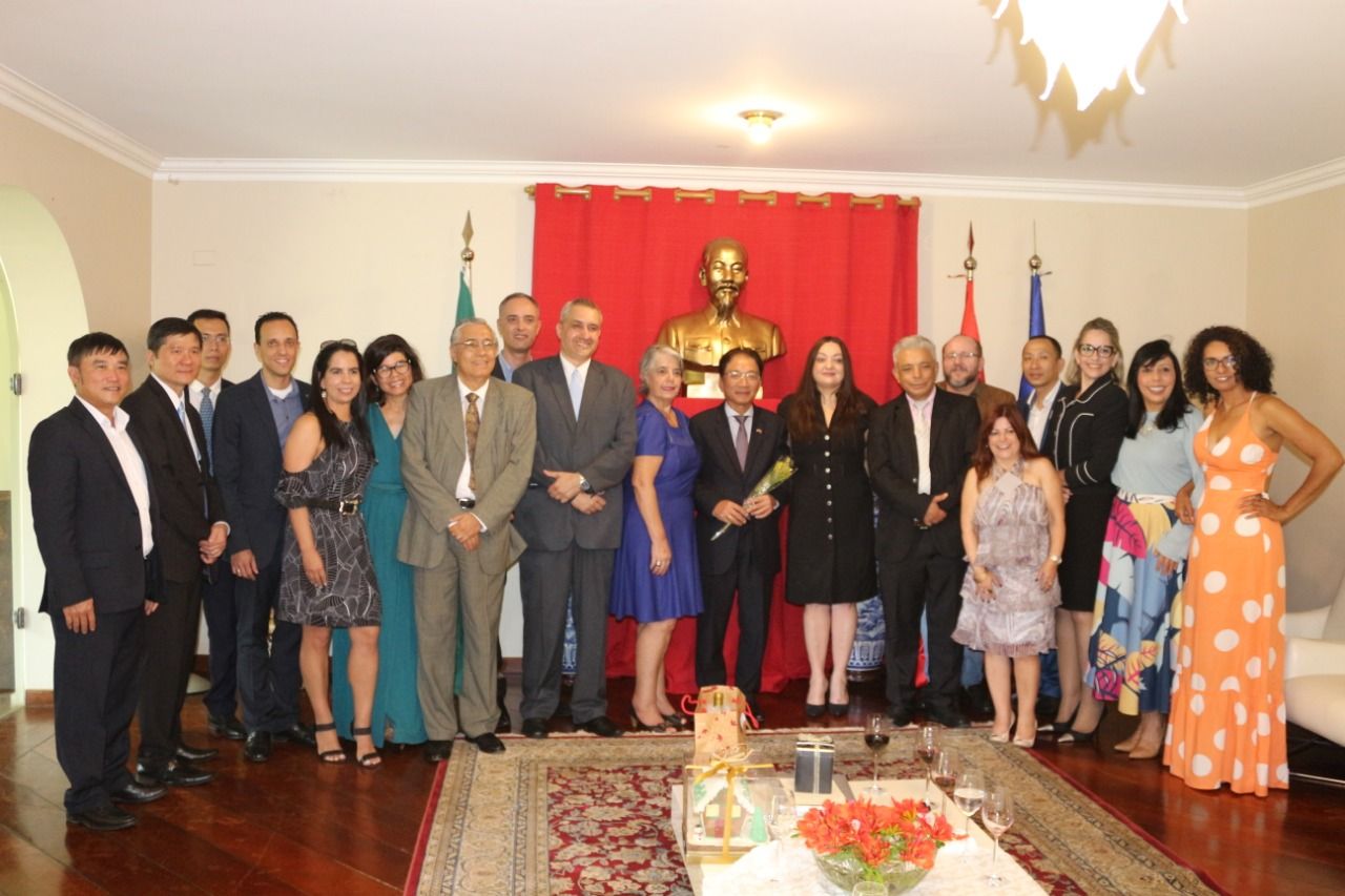 embassy hosts year end gathering for brazilian journalists