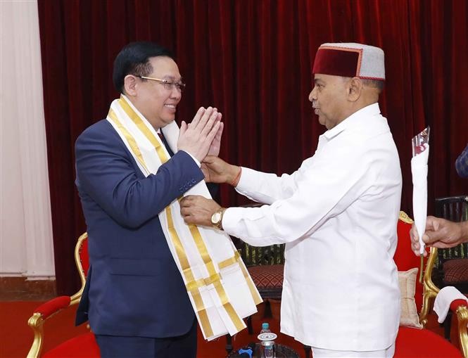 NA Chairman Vuong Dinh Hue meets India's Karnataka State Governor