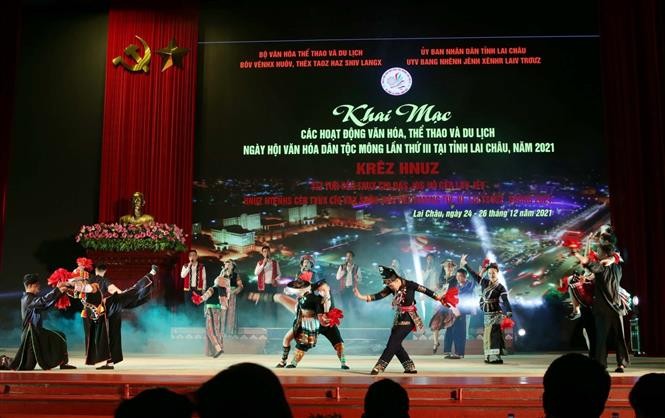 Các tiết mục văn nghệ chào mừng Ngày hội Văn hóa dân tộc Mông lần thứ III tại tỉnh Lai Châu, năm 2021. (Nguồn: TTXVN)
