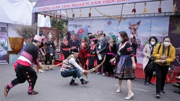 Hmong Ethnic Cultural Festival: Convergence of Hmong Ethnic cultural colours