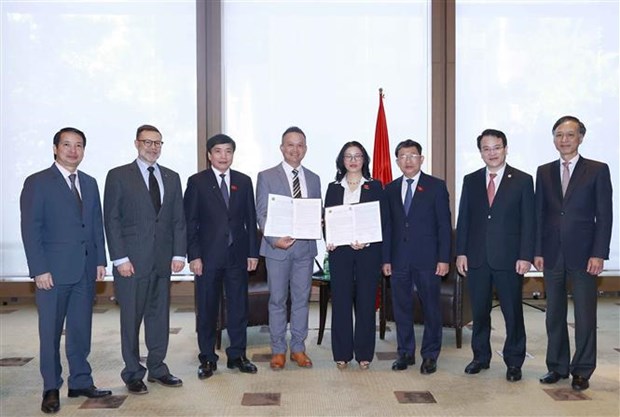 Vietnamese university, Australian company sign MoU on training, startup