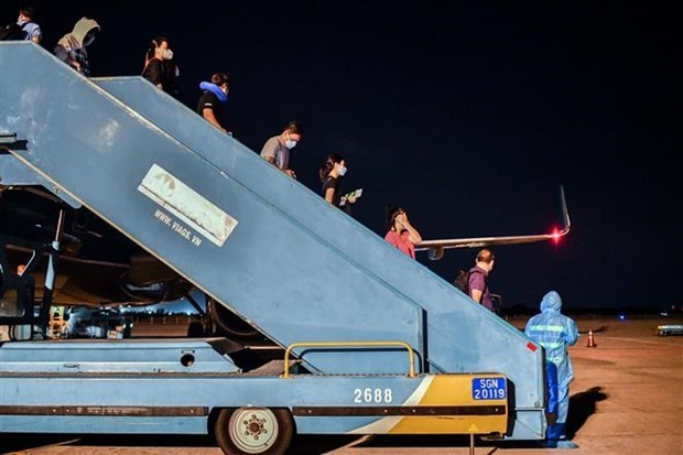 Passengers from Phnom Penh, Cambodia, leave the flight after arriving in Viet Nam (Photo: VNA)