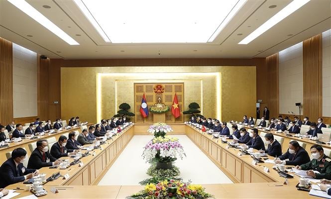 Hội đàm giữa Thủ tướng Phạm Minh Chính và Thủ tướng Lào Phankham Viphavanh. (Nguồn: TTXVN)