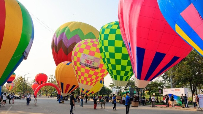 Hot air balloon festival debuts to celebrate the first founding anniversary of Thu Duc City in Ho Chi Minh City