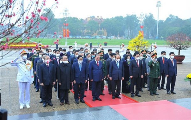 Top leaders pay tribute to late President Ho Chi Minh at his Mausoleum in Ha Noi. (Photo: VNA)
