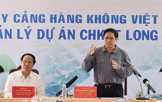 Thủ tướng Phạm Minh Chính phát biểu tại cuộc họp với các đơn vị liên quan đến Dự án Cảng hàng không quốc tế Long Thành. (Nguồn: TTXVN)