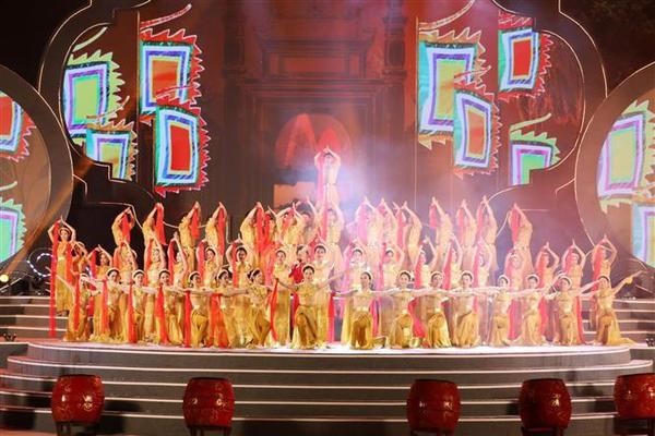 An art performance at the opening of the Hoa Lu Festival 2022 in Ninh Binh province. (Photo: VNA)