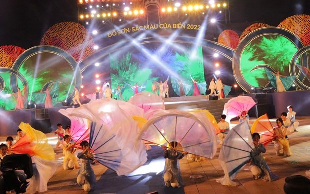 A dancing performance at the lauch of the “Do Son - colours of the sea 2022” festival in Hai Phong city on April 30. (Photo: VNA)