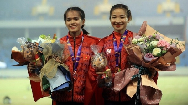 Viet Nam temporarily leads medal tally at SEA Games 31