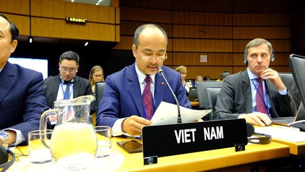 Ambassador Nguyen Trung Kien, Governor - Permanent Representative of Vietnam to the IAEA speaks at the meeting. (Photo: VNA)