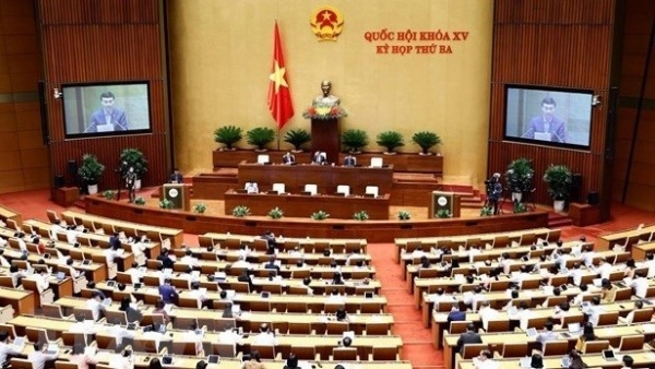 Vietnamese legislators discuss major road projects