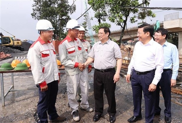 Prime Minister Pham Minh Chinh visits workers in Bac Giang province. (Source: VNA)