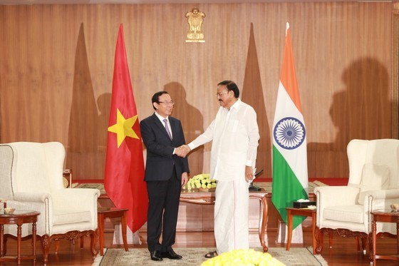  Secretary of the Ho Chi Minh City Party’s Committee Nguyen Van Nen meets with Indian Vice President Venkaiah Naidu on June 20. (Source: sggp.org.vn)