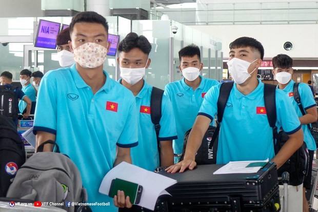 Vietnam’s football team at Noi Bai International Airport. (Source: AFF)