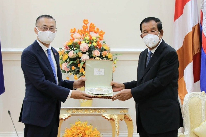 Đại sứ Vũ Quang Minh chào từ biệt Thủ tướng Campuchia Hun Sen