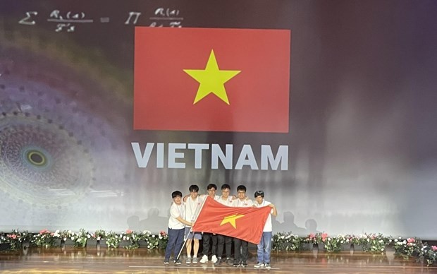 The Vietnamese students at the 2022 IMO. (Source: VNA)