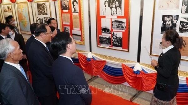 Photo exhibition features history of Vietnam-Laos ties