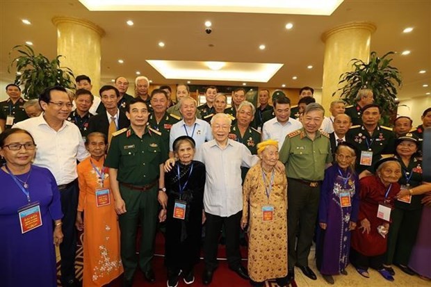 PParty chief Nguyen Phu Trong meets revolution contributors. (Source: VNA)