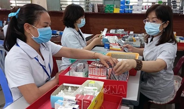 Prime Minister Pham Minh Chinh has demanded Acting Minister of Health Dao Hong Lan to consult with experts on solutions to handle the current shortages of medicines 