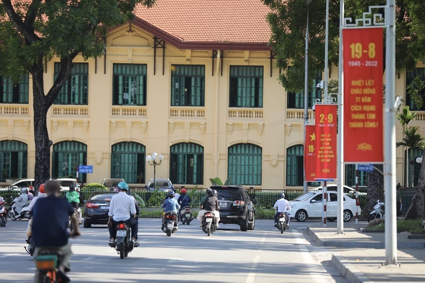 Hanoi adorned with national flags and flowers to celebrate 77th National Day