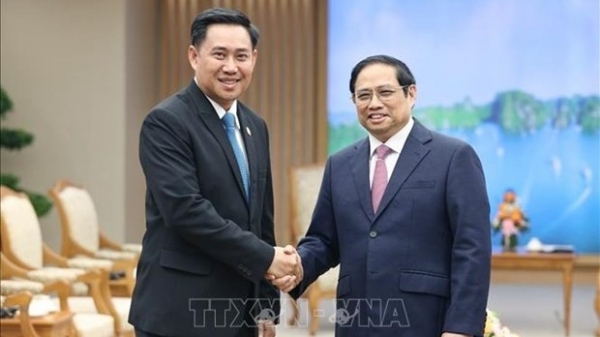 Prime Minister receives Minister-Head of Lao PM’s Office