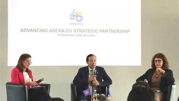 ASEAN, EU discuss lifting cooperation to new height