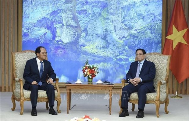 Prime Minister Pham Minh Chinh (R) and RoK Ambassador to Vietnam Park Noh-wan. (Source: VNA)