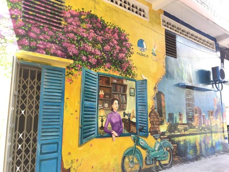 Murals give new look to Ho Chi Minh City’s old apartment buildings