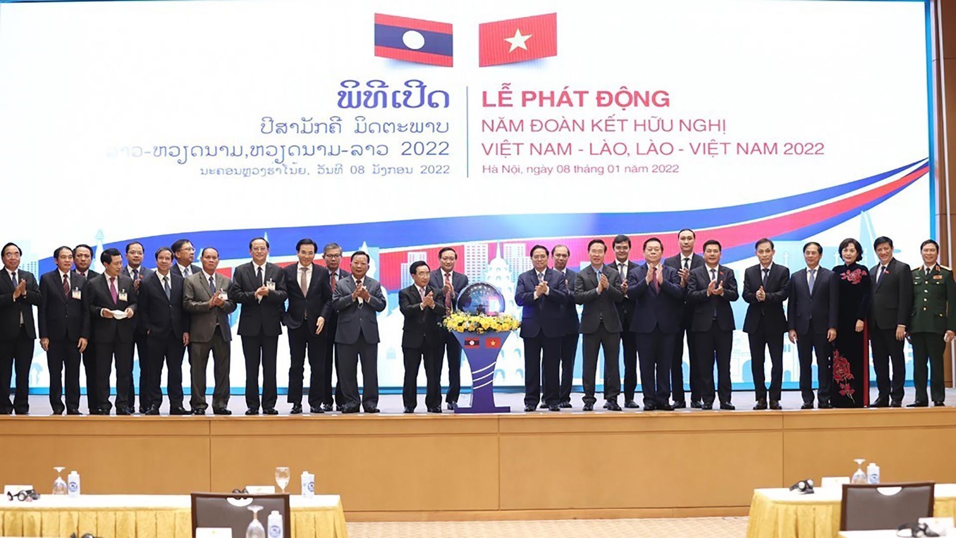 PMs launch Viet Nam-Laos, Laos-Viet Nam Solidarity and Friendship Year