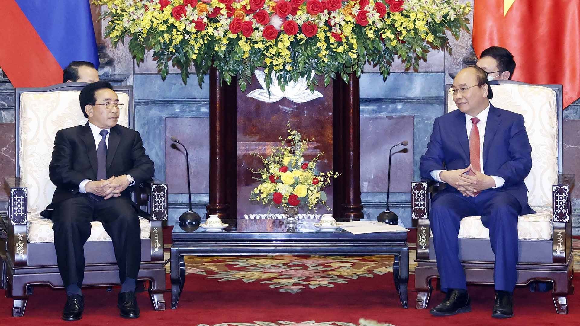Chủ tịch nước Nguyễn Xuân Phúc tiếp Thủ tướng Lào Phankham Viphavanh. (Nguồn: TTXVN)