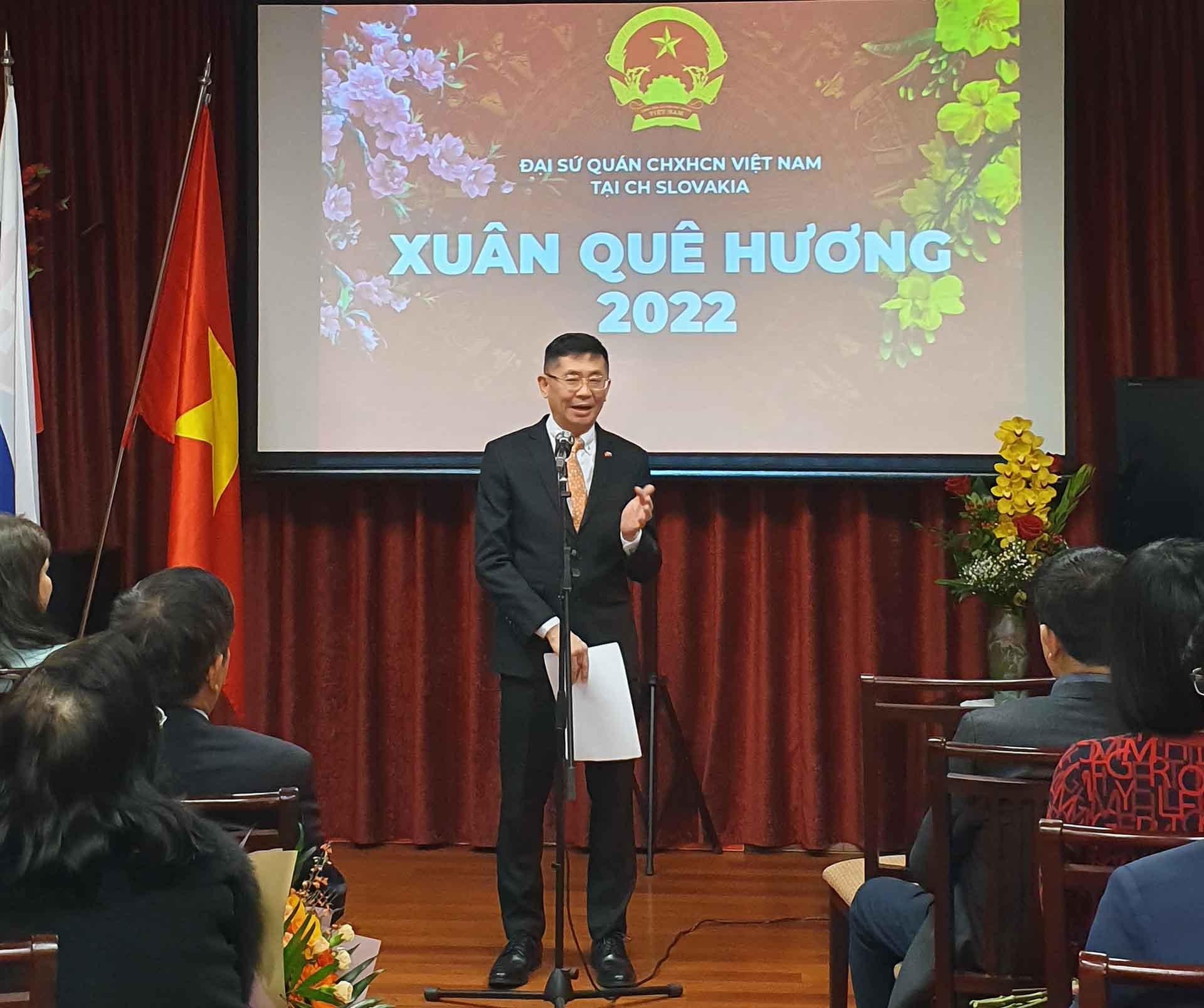 Đại sứ Nguyễn Tuấn ph&aacute;t biểu tại sự kiện.