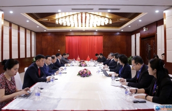 Deputy Prime Minister, Foreign Minister Pham Binh Minh meets Chinese FM in Laos