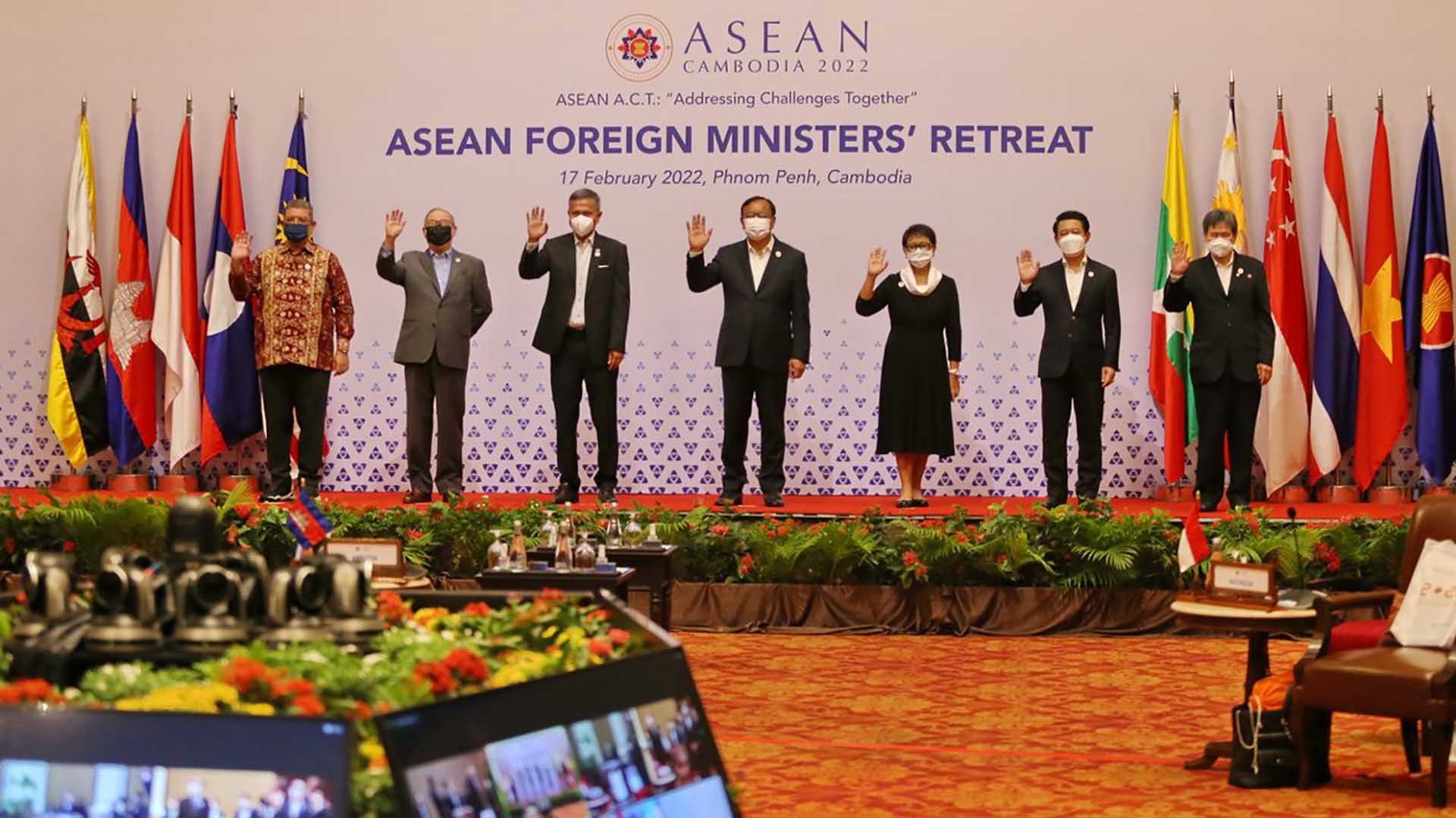 Các Bộ trưởng Ngoại giao ASEAN và Tổng Thư ký ASEAN tại Hội nghị.