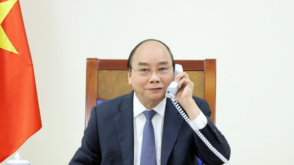 Vietnamese, Singaporean PMs hold phone talks on bilateral cooperation