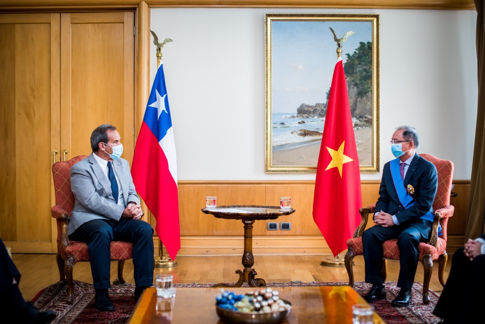 Bộ trưởng Ngoại giao Chile, Ngài Andres Allamand và Đại sứ Nguyễn Ngọc Sơn