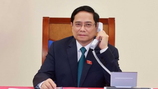 Lao Prime Minister makes phone call to congratulate Vietnamese counterpart