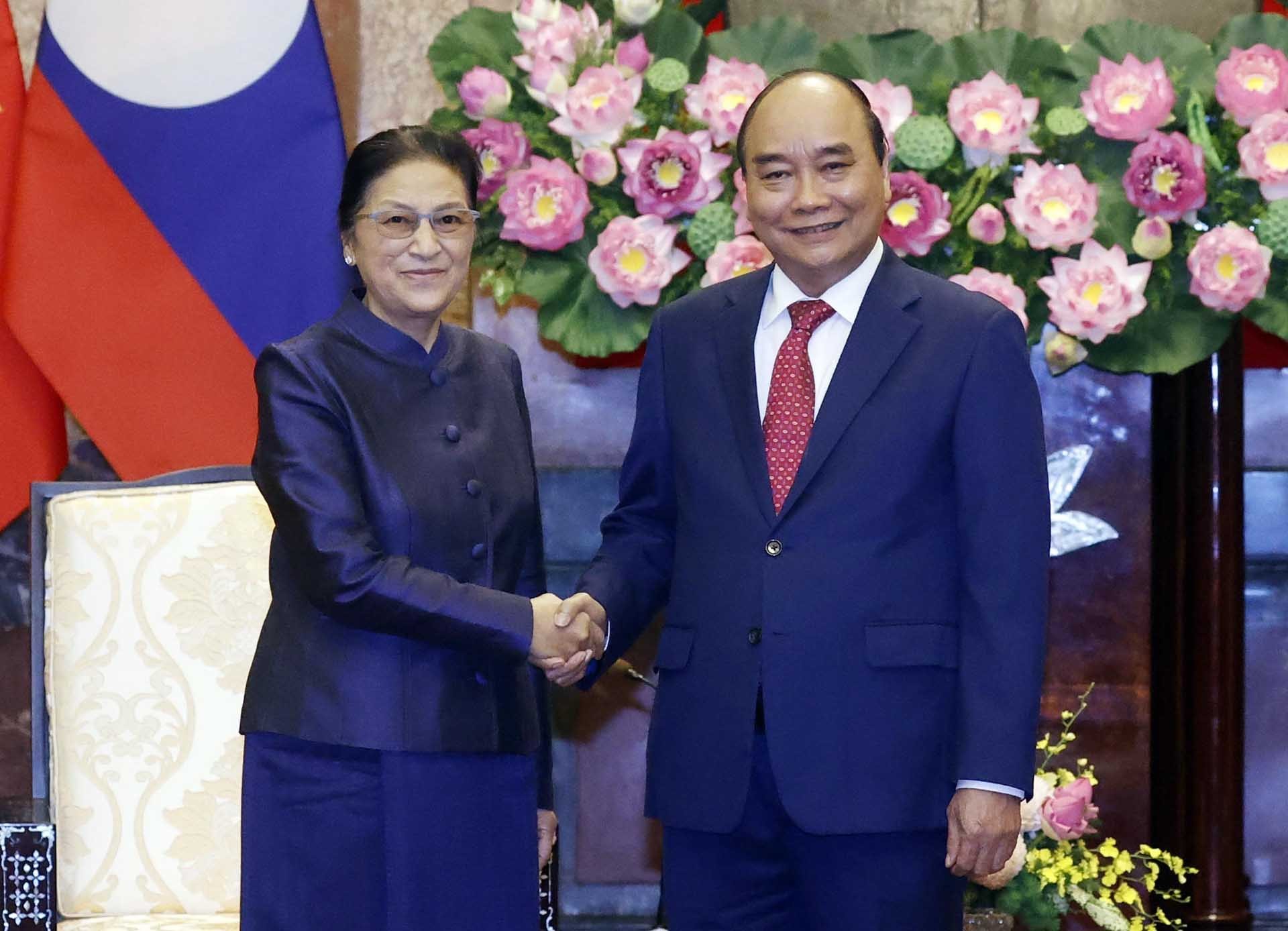Chủ tịch nước Nguyễn Xuân Phúc tiếp Phó Chủ tịch nước CHDCND Lào Pany Yathotou. (Nguồn: TTXVN)